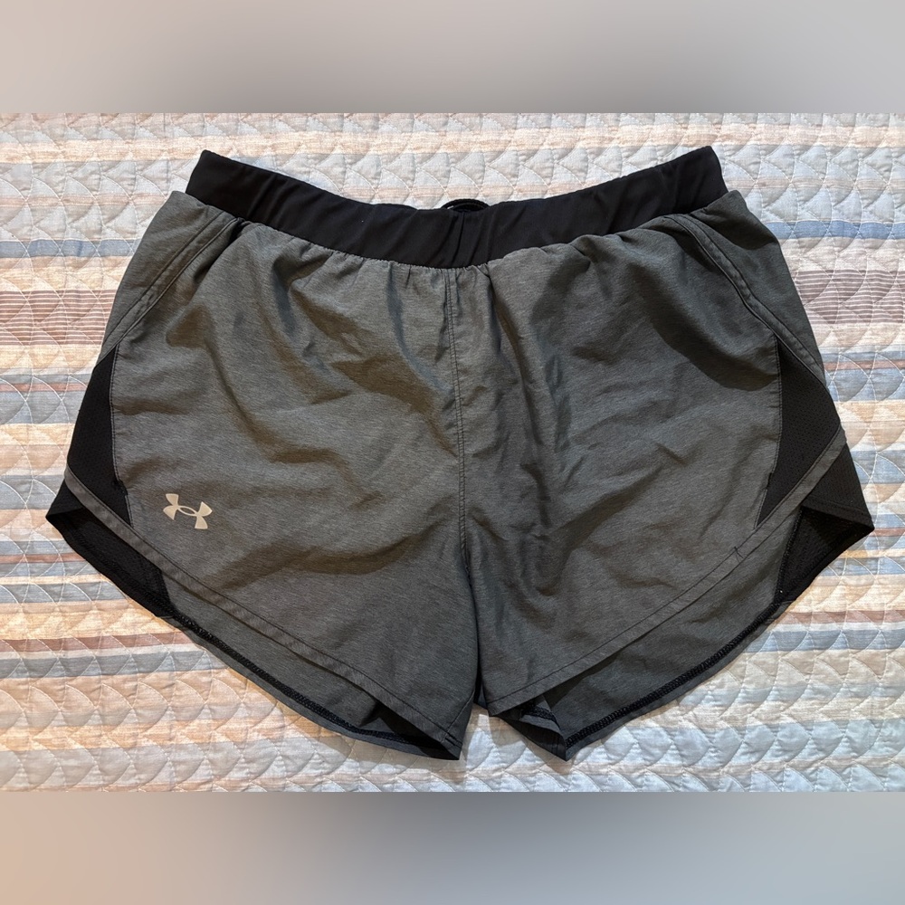0135- Under Armour HeatGear Lined Running Shorts Medium